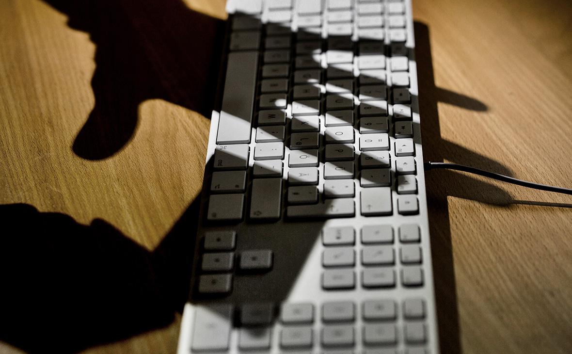 У 25% опрошенных РБК россиян есть карты для оплат за рубежом. Инфографика