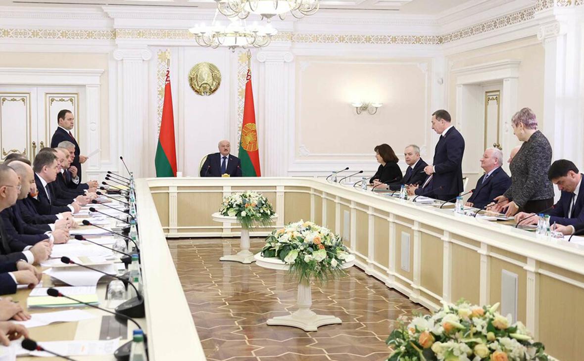 Токаев заявил о феномене с одним на двоих ядерным оружием