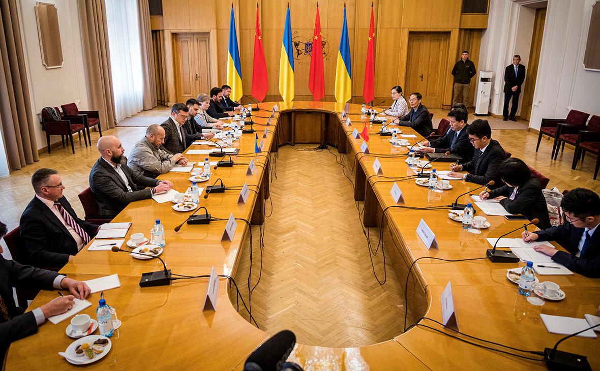 Китайский переговорщик по Украине прибыл в МИД для встречи с Лавровым