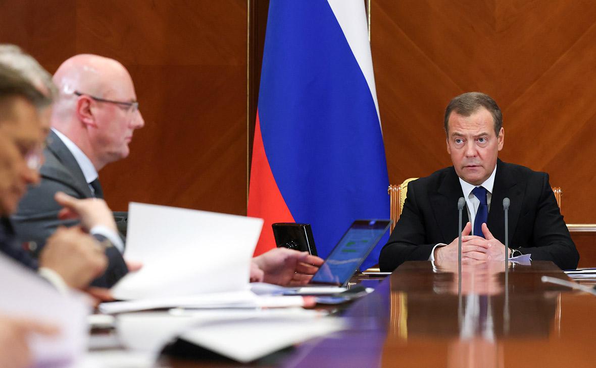 Медведев предсказал «десятилетия» конфликту на Украине