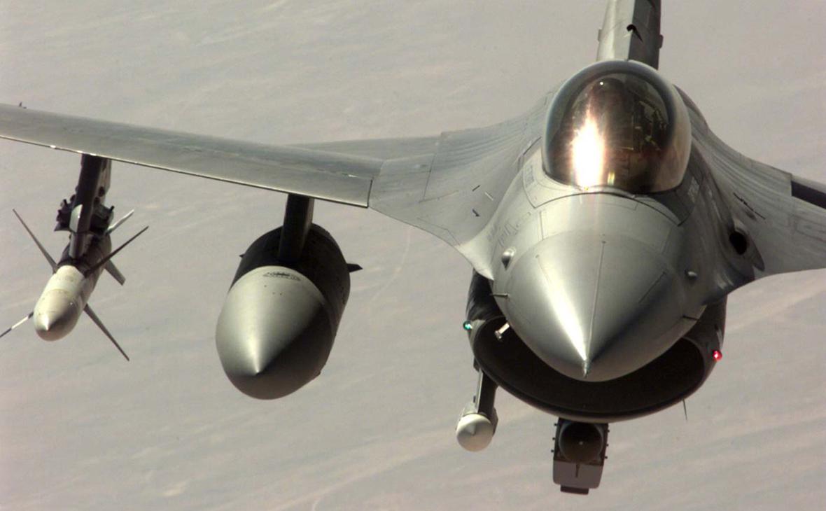 Байден счел передачу F-16 Украине &laquo;колоссальным риском&raquo; только для России