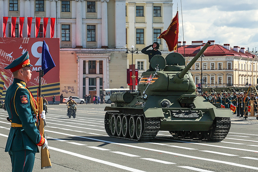 Репетиции парадов Победы в Москве и Петербурге. Фоторепортаж