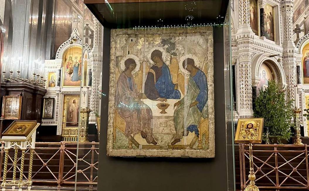 Кадры перевозки &laquo;Троицы&raquo; из Третьяковки в Храм Христа Спасителя