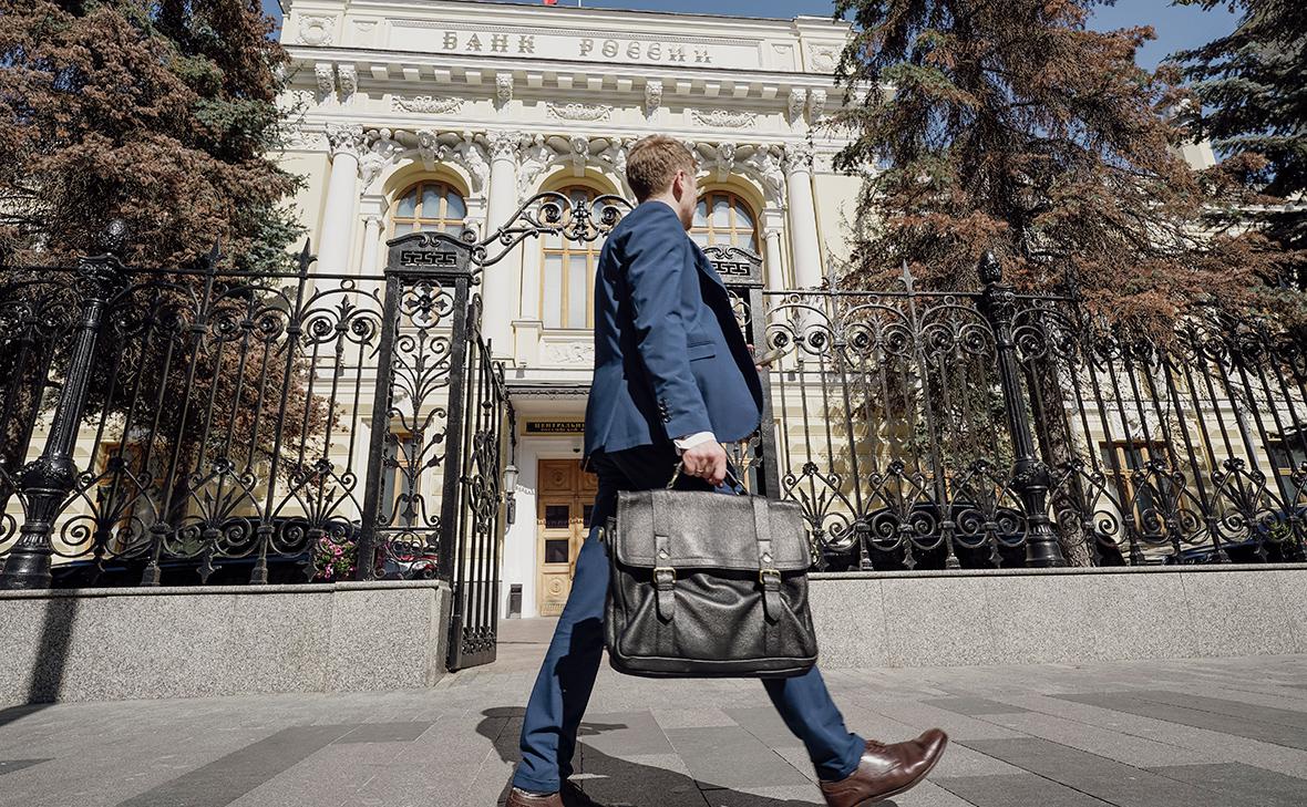 ЦБ допустил профицит торгового баланса в 2023 году меньше прогнозируемого