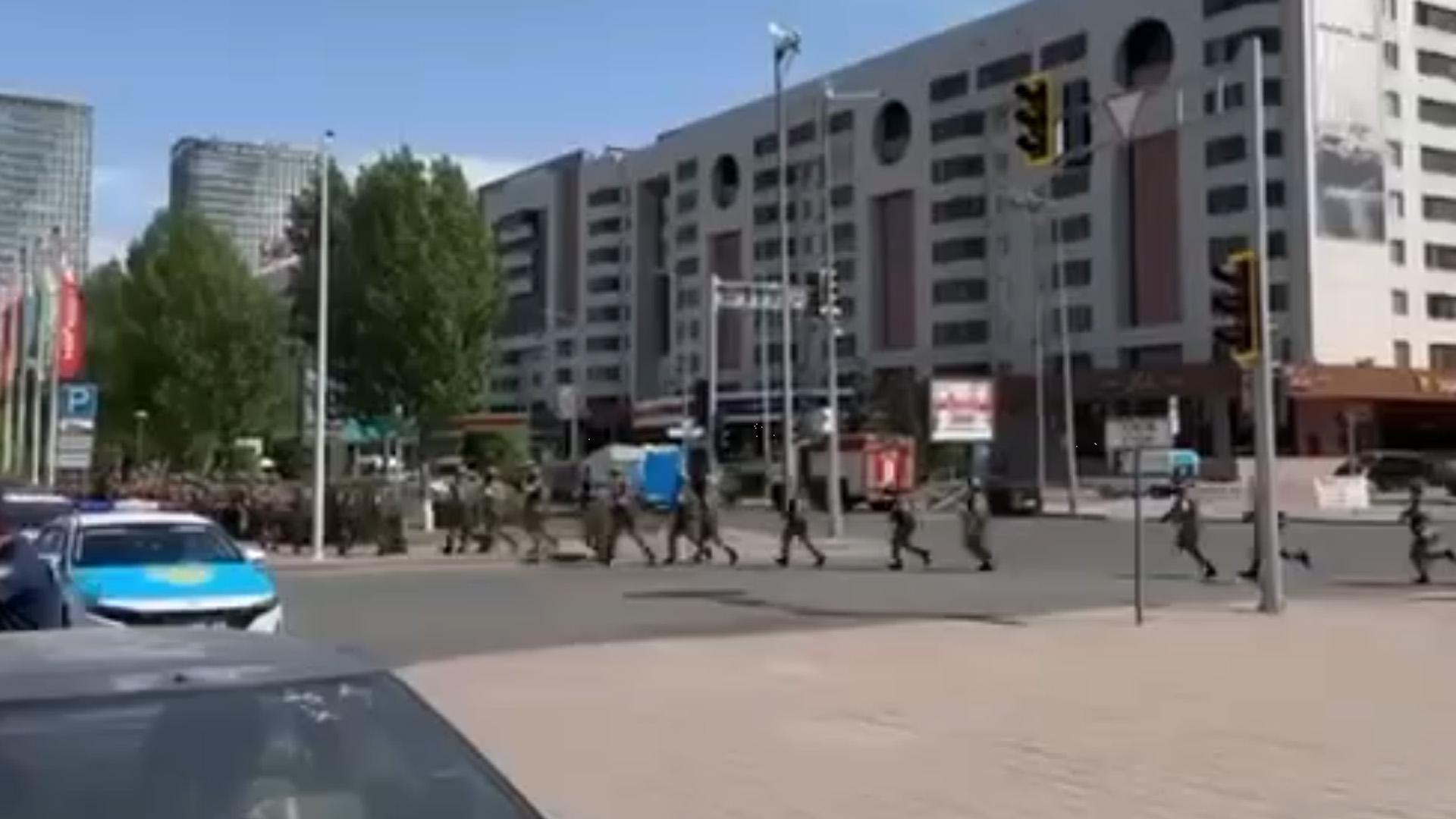 В Астане взяли штурмом банк с заложниками