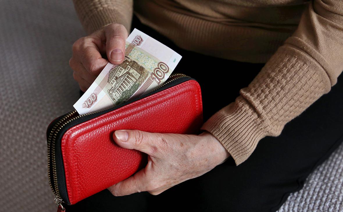 Росстат отметил исторический минимум безработицы и рост зарплат на 13%