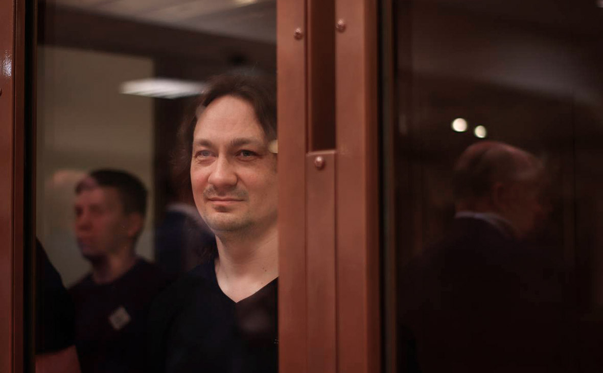 Троих осужденных по делу Голунова экс-полицейских выпустят из колонии
