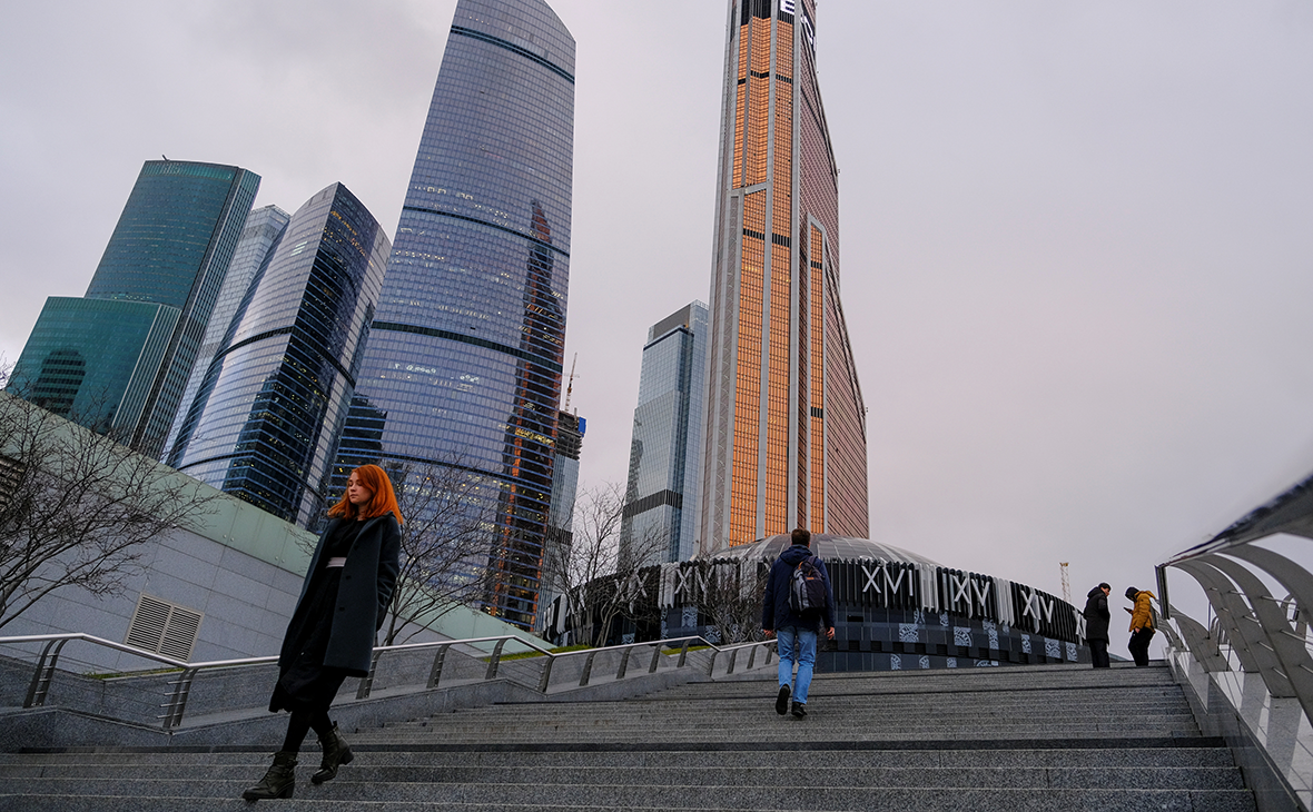 Власти рассчитали, как вырастет планка зарплат для полных соцвзносов