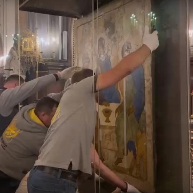 Икону &laquo;Троица&raquo; установили в храме Христа Спасителя