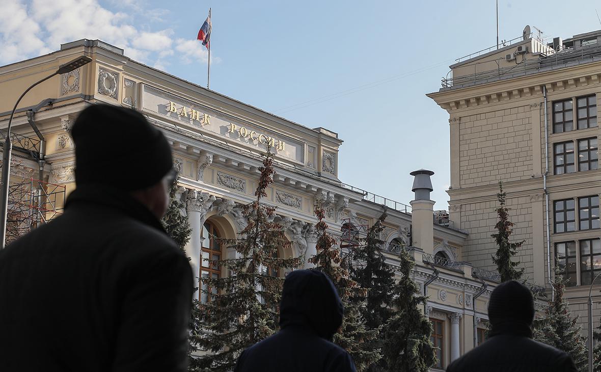 Банки сообщили о проблемах с переводом юаней в ЕС и США