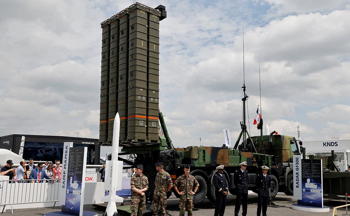 Пентагон заказал ракеты AMRAAM у Raytheon для Украины