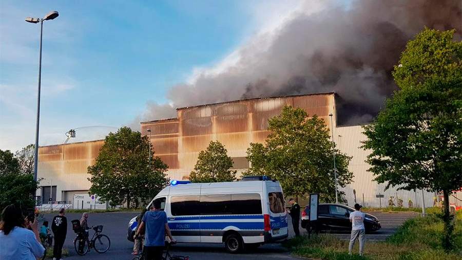 Крупный пожар на 5 тыс. кв. м вспыхнул в одном из районов Берлина