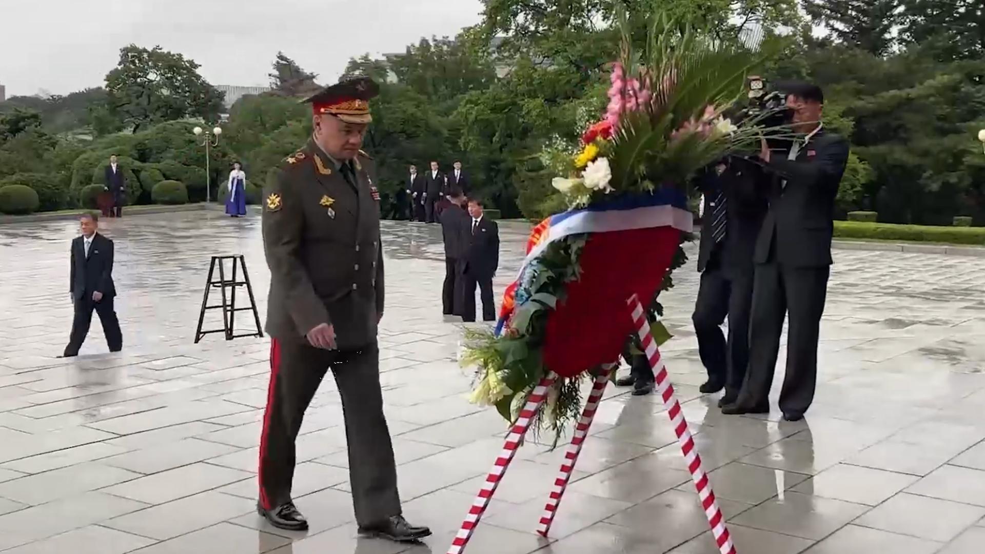 Ким Чен Ын показал Шойгу северокорейские беспилотники