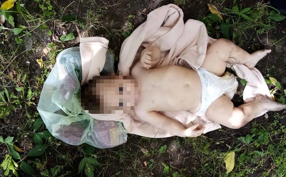 Прокуратура нашла мать младенца, обнаруженного под окнами дома в Москве
