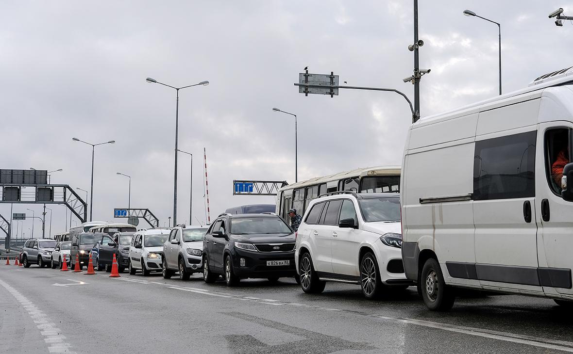 Пробка перед Крымским мостом сократилась до 7&nbsp;км