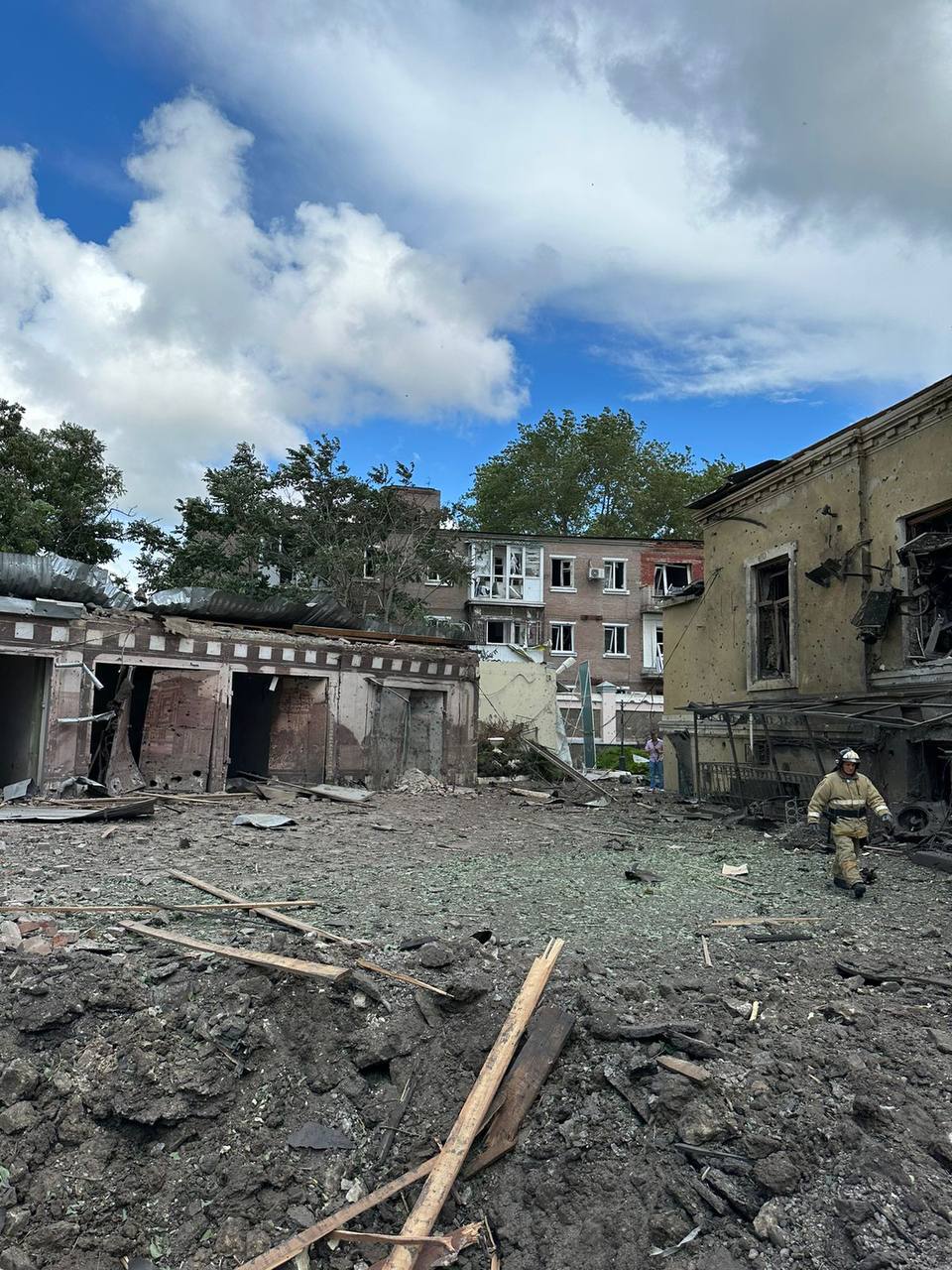 Последствия взрыва ракеты в Таганроге. Фоторепортаж
