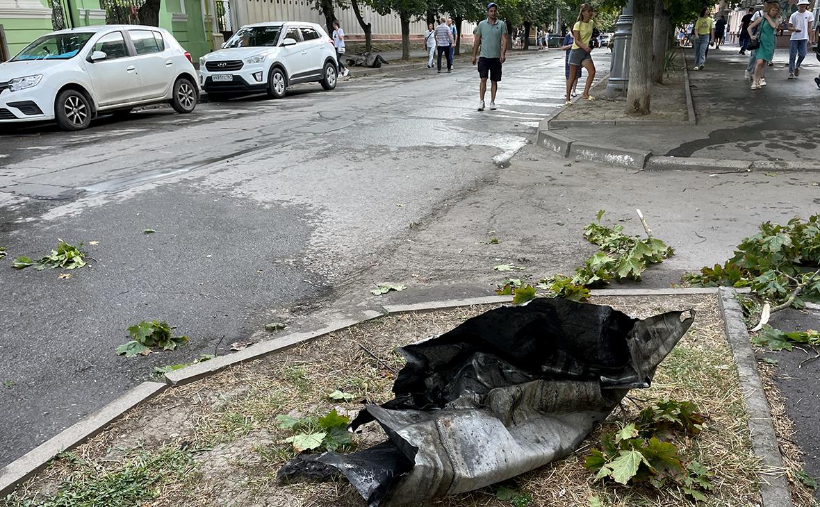 Момент взрыва в центре Таганрога при ракетной атаке. Видео