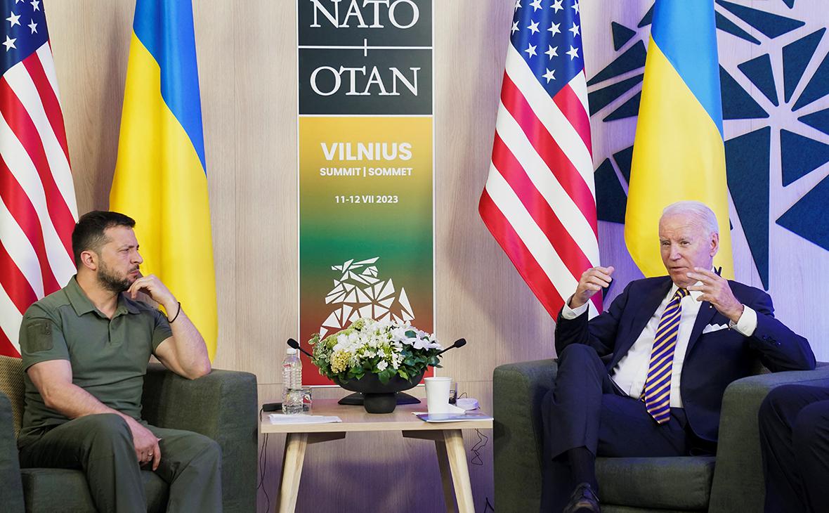Байден пообещал рассмотреть передачу Украине ракет большой дальности