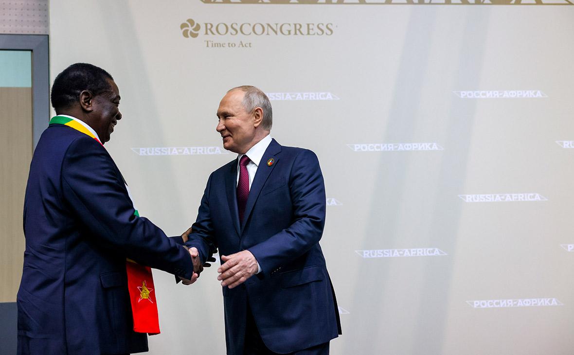 Путин подарил вертолет президенту Зимбабве