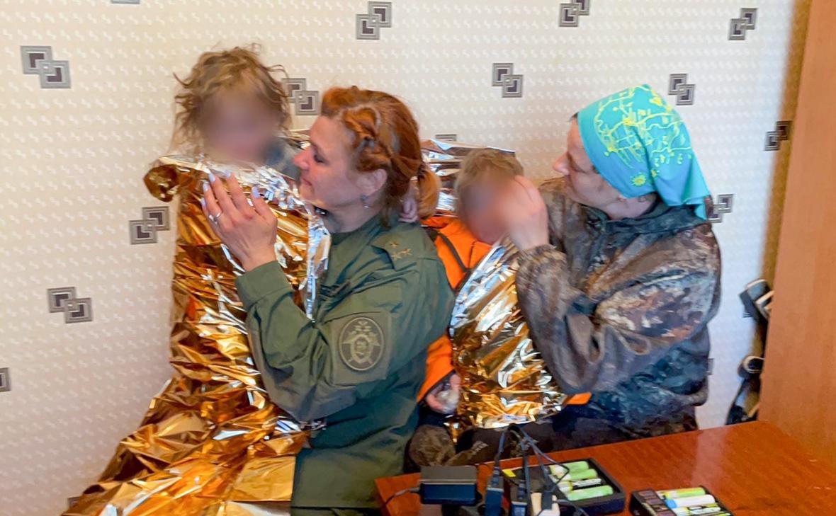 В Дагестане трехлетнюю девочку сняли с подоконника на девятом этаже
