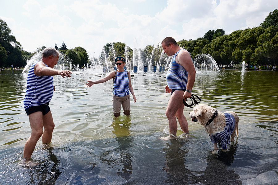 Как прошел День ВДВ в московском Парке Горького. Фоторепортаж