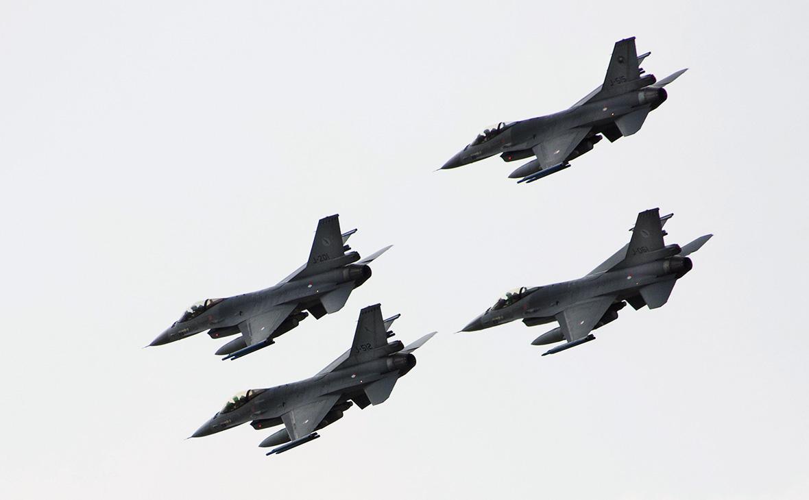 Вторая страна ЕС заявила о передаче Украине F-16