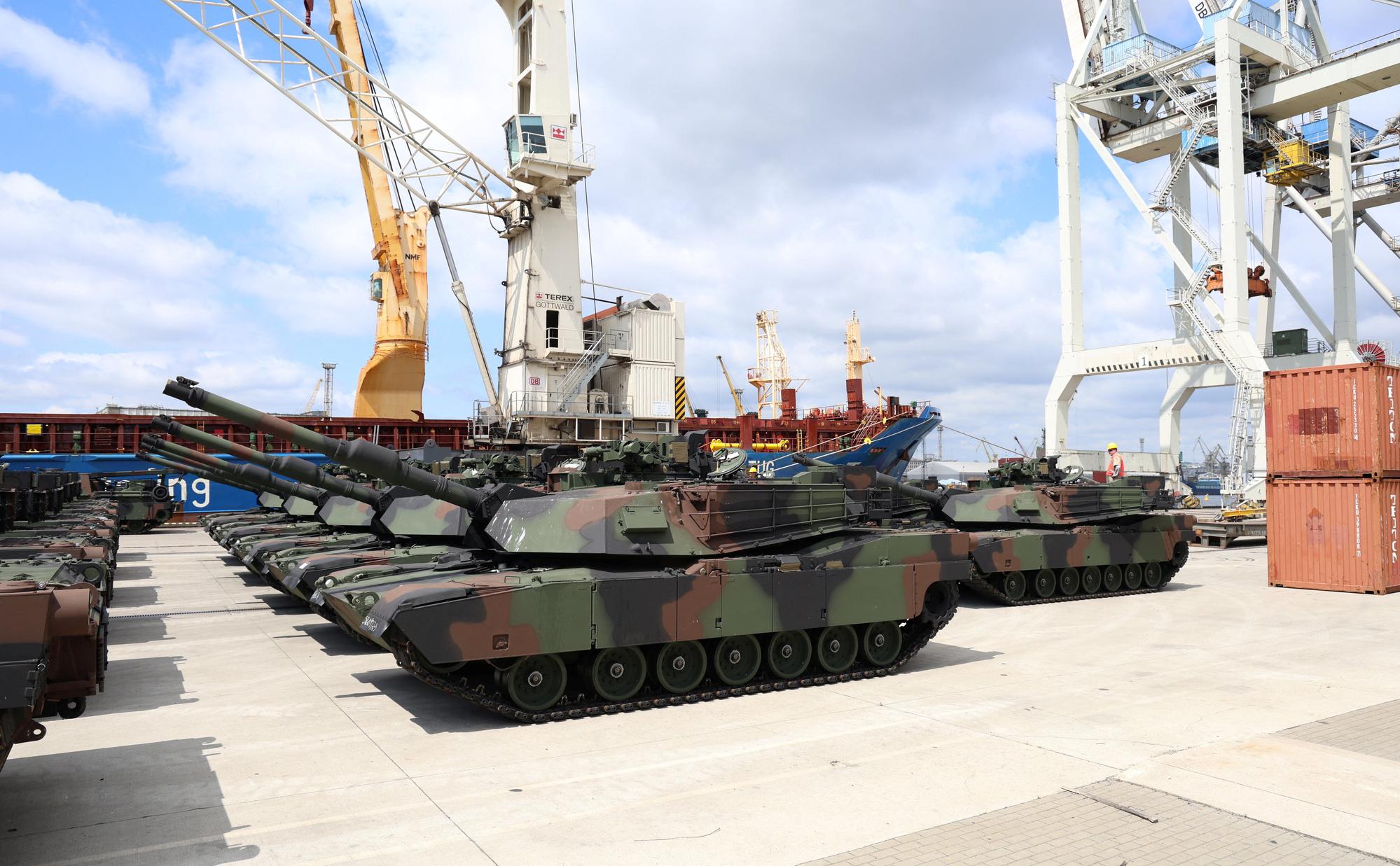 США одобрили отправку на Украину первой партии танков Abrams
