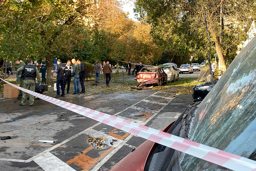 Режим ЧС ввели в районе падения дрона в центре Ростова