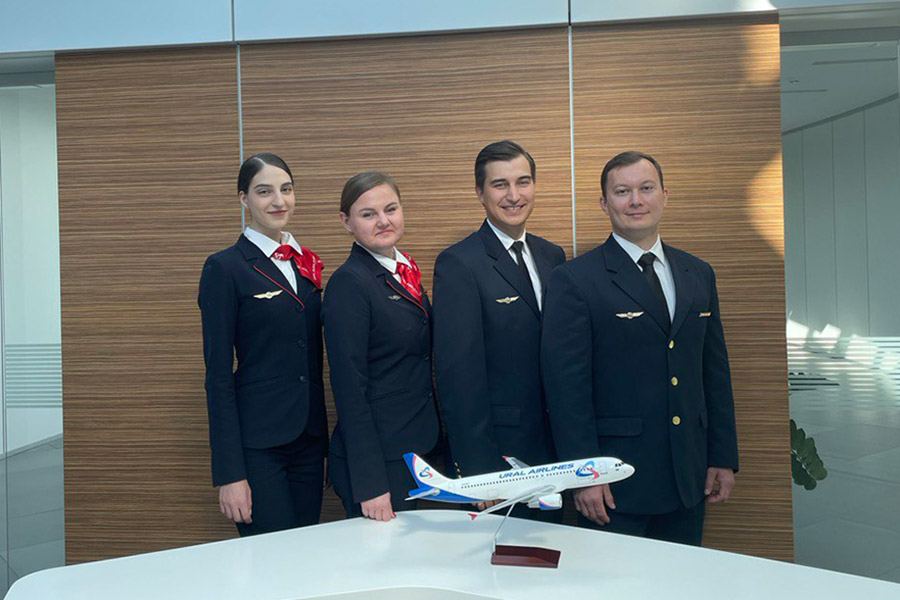 Бортпроводники севшего в поле Airbus A320 вернулись в Екатеринбург