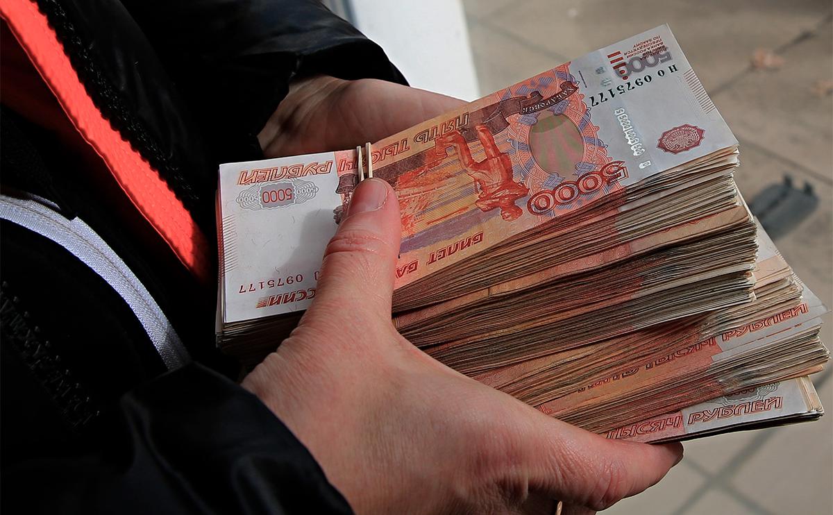 Кадровики назвали долю получающих &laquo;13-ю зарплату&raquo; россиян