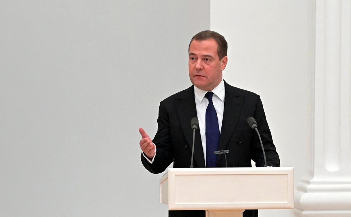Американский сенатор Келли предупредил о &laquo;прямом конфликте&raquo; с Россией