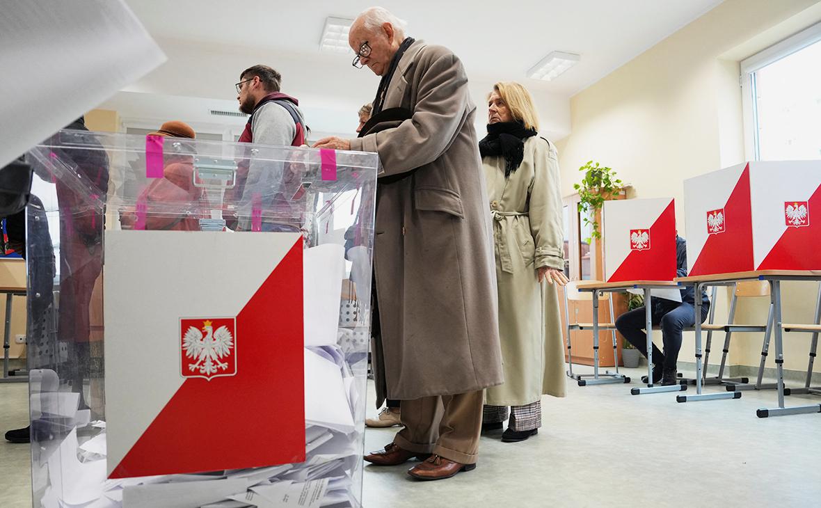 Экзитполы показали лидерство правящей партии Польши на выборах в сейм