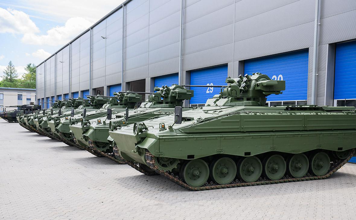 В Германии жители выступили против строительства военного завода для ВСУ
