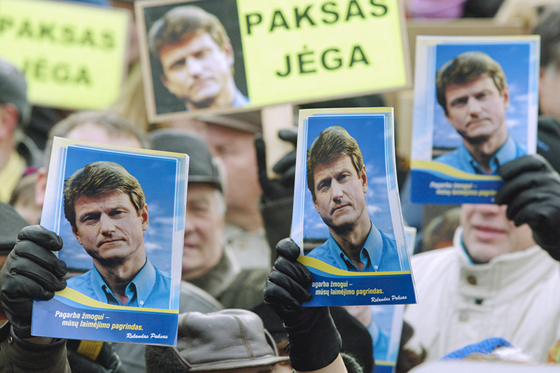 Вон из профессии: как отправляли в отставку президентов