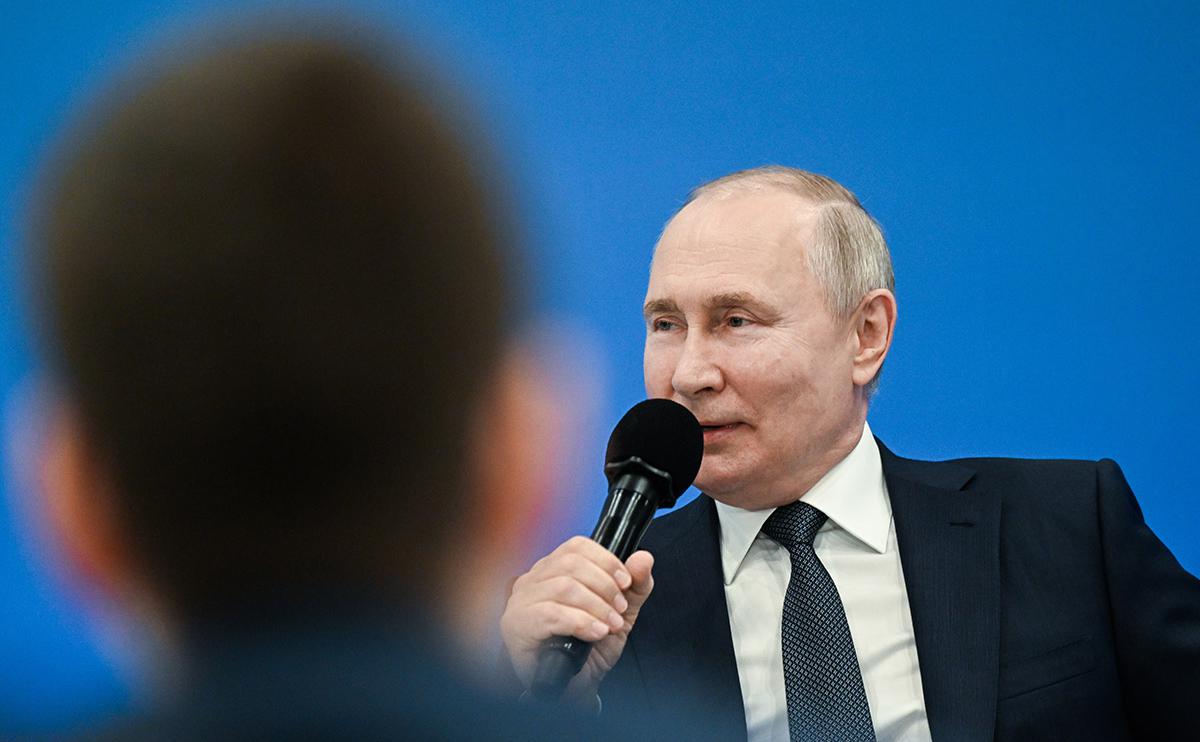 В Киеве демонтировали облитый красной краской памятник Пушкину