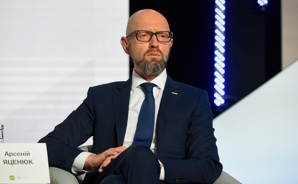 СК заочно предъявил обвинения экс-премьеру Украины Яценюку за АТО