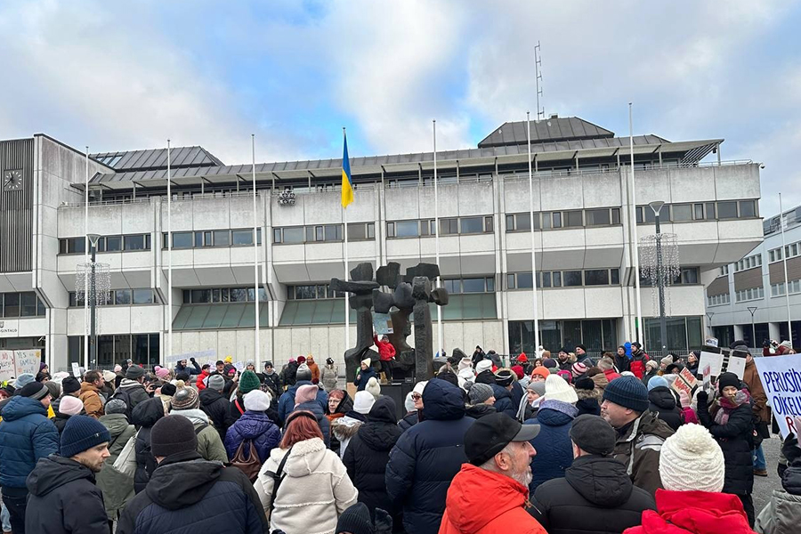 В Финляндии прошли митинги против закрытия границы с Россией