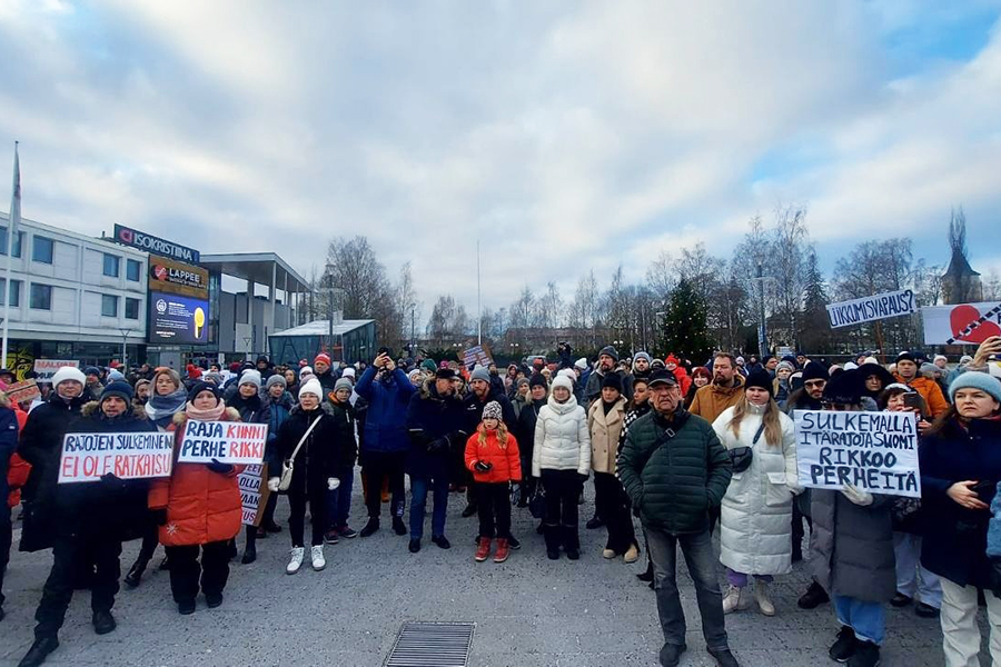В Финляндии прошли митинги против закрытия границы с Россией