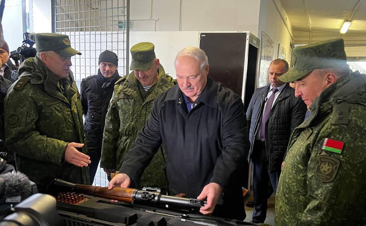 Лукашенко пожелал Латвии укреплять государство, не жертвуя отношениями