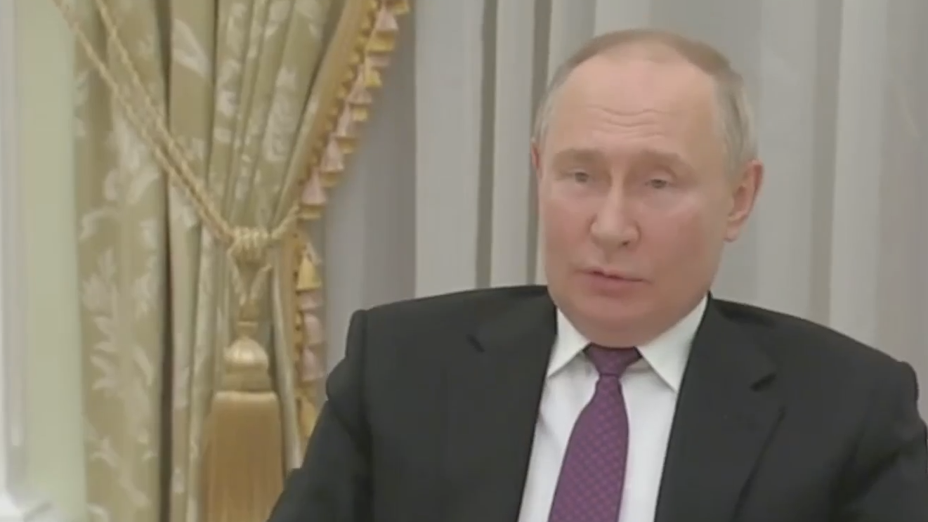 Комиссию за оплату ЖКХ из-за оговорки Путина отменят для всех пенсионеров